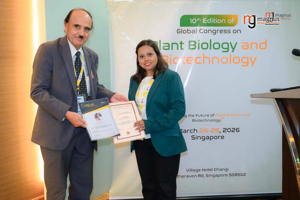 Abdul Khalil Gardezi Felicitating Ritu Kumari With An Oral Certificate